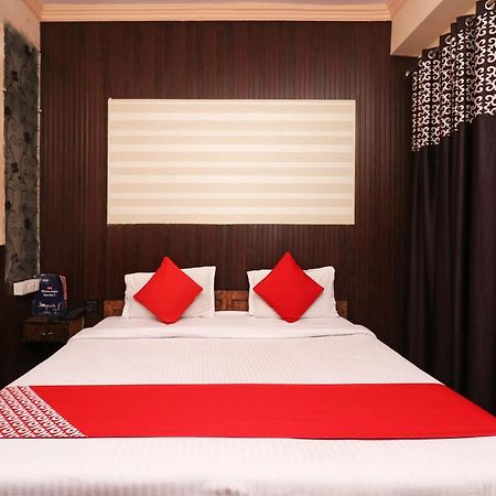 Oyo 8379 Hotel Kamal Lakhnau Kültér fotó
