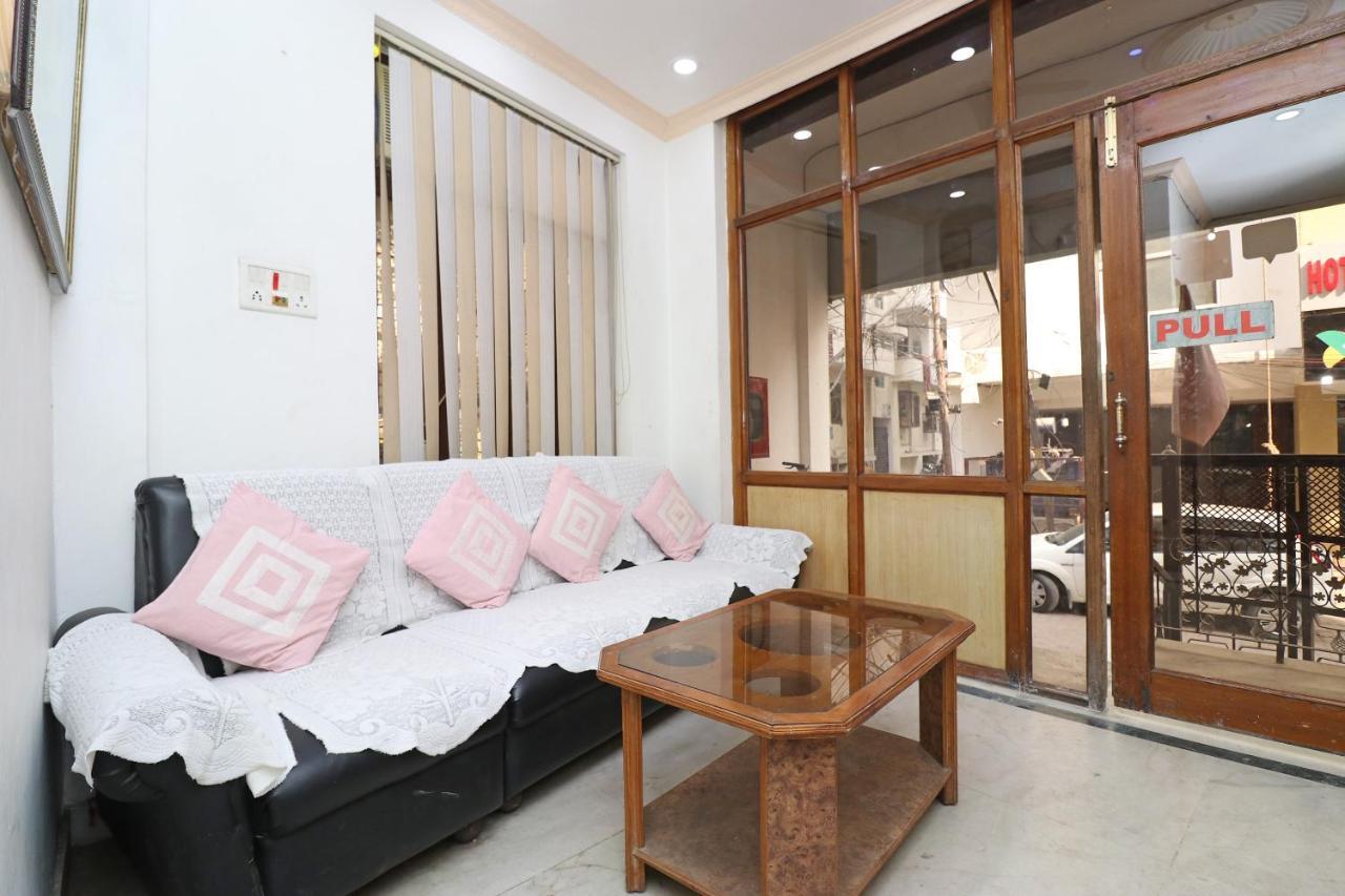 Oyo 8379 Hotel Kamal Lakhnau Kültér fotó