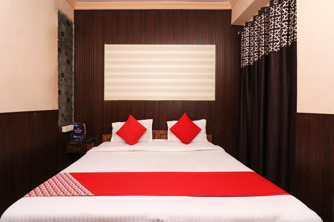 Oyo 8379 Hotel Kamal Lakhnau Kültér fotó