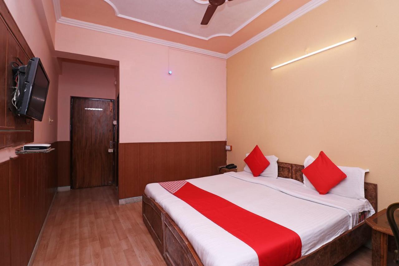 Oyo 8379 Hotel Kamal Lakhnau Kültér fotó