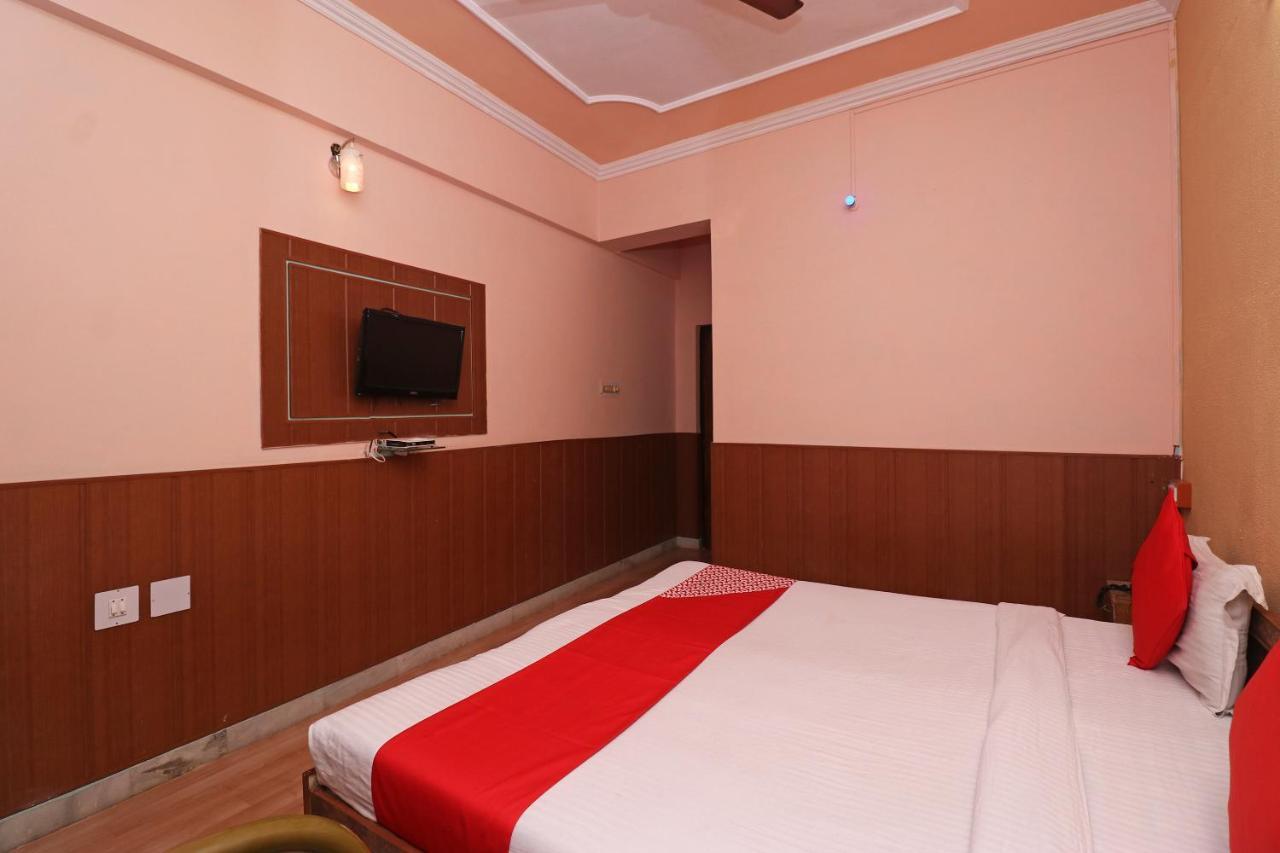 Oyo 8379 Hotel Kamal Lakhnau Kültér fotó