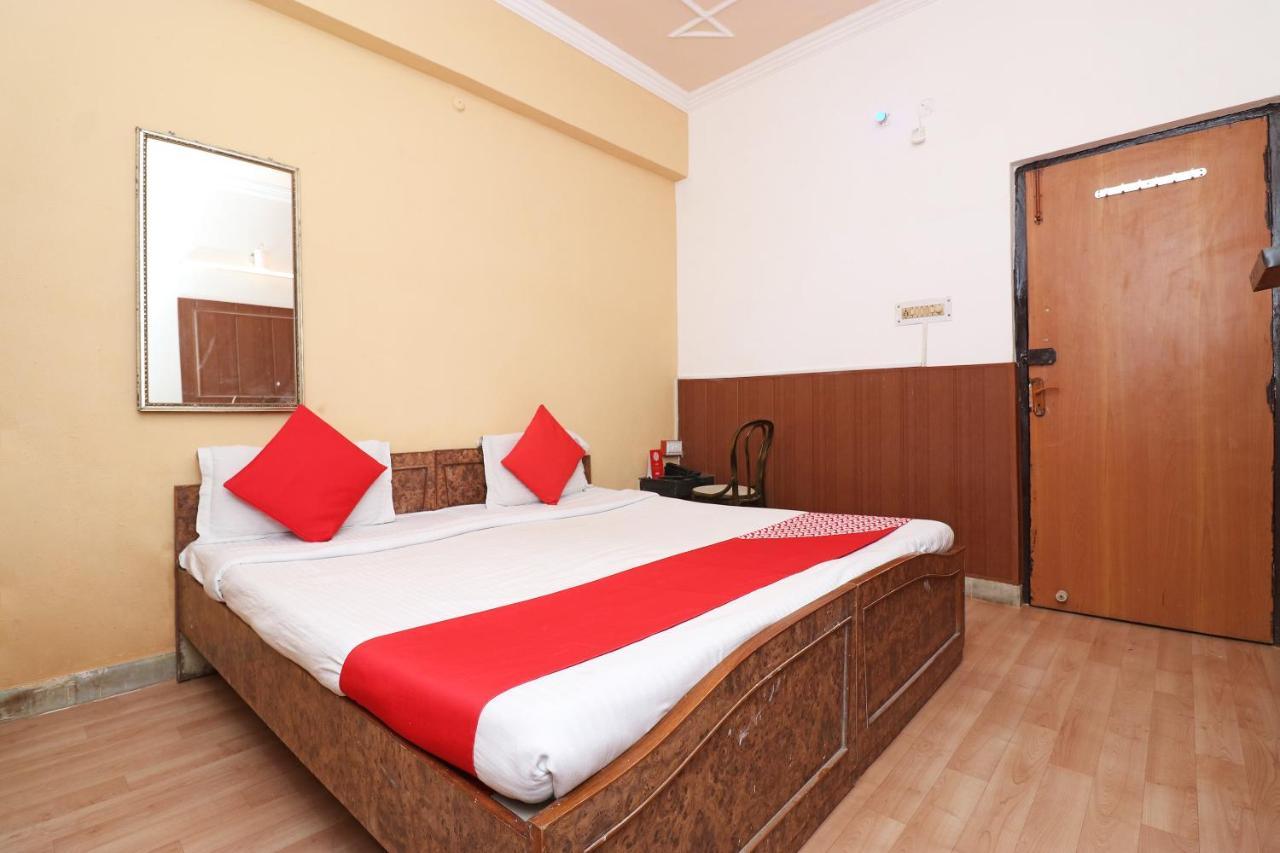 Oyo 8379 Hotel Kamal Lakhnau Kültér fotó